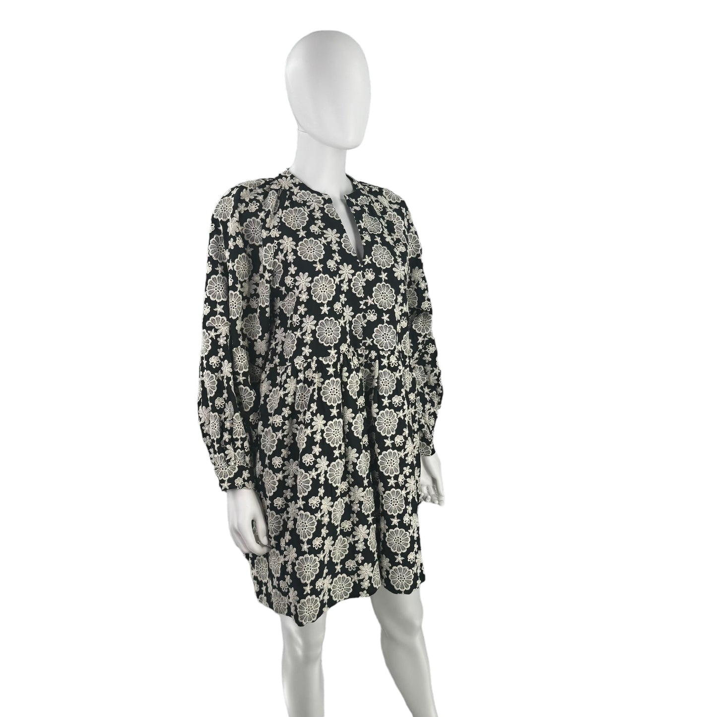 Hyacinth House Black & Ivory Eyelet Kathleen Long Sleeve Dress